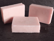 Load image into Gallery viewer, Rosey Robin