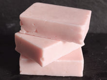 Load image into Gallery viewer, Rosey Robin